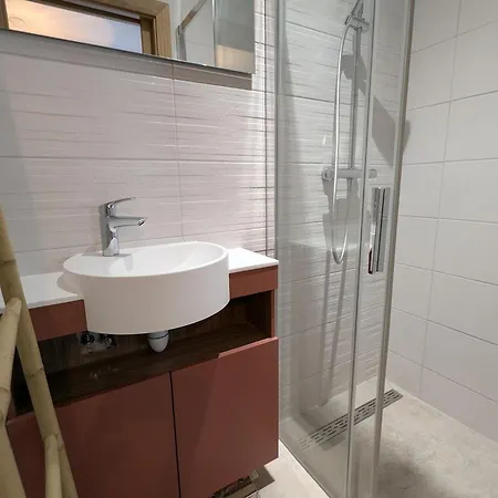 Montagne Avec Piscine Chauffee, Et Sauna - Les Roches - Fr-1-589-656