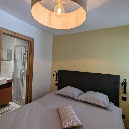 Montagne Avec Piscine Chauffee, Et Sauna - Les Roches - Fr-1-589-656 *