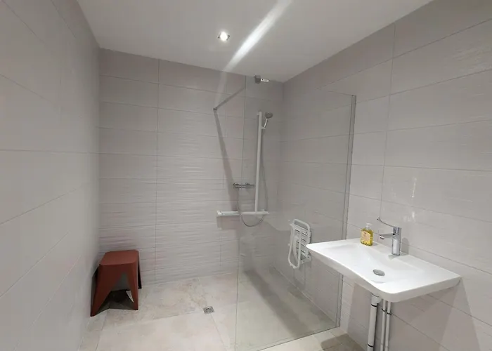 Montagne Avec Piscine Chauffee, Et Sauna - Les Roches - Fr-1-589-656